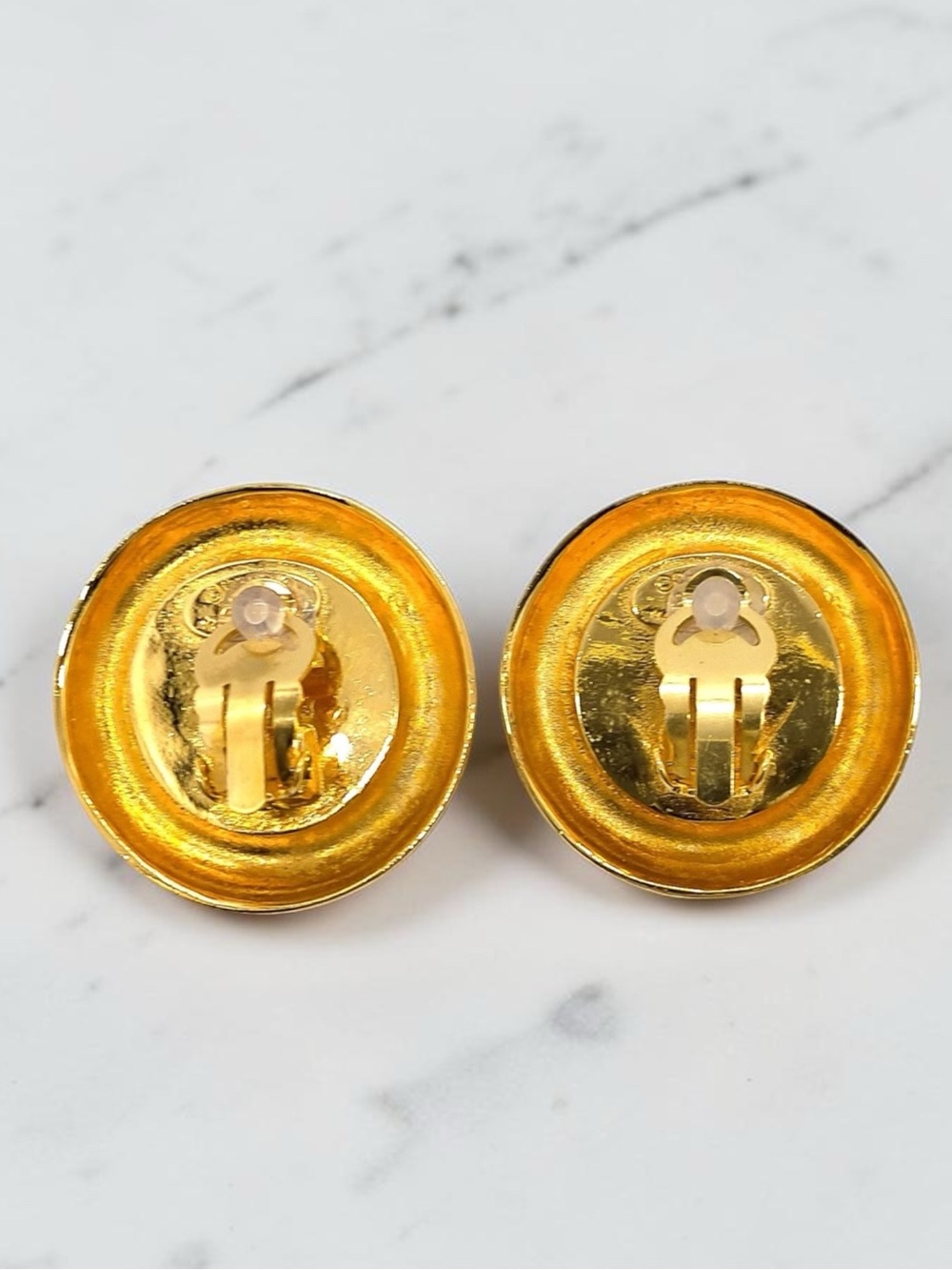CHANEL Vintage 1993 Rue Cambon Faux Pearl Clip-On Earrings - Picture 7 of 9